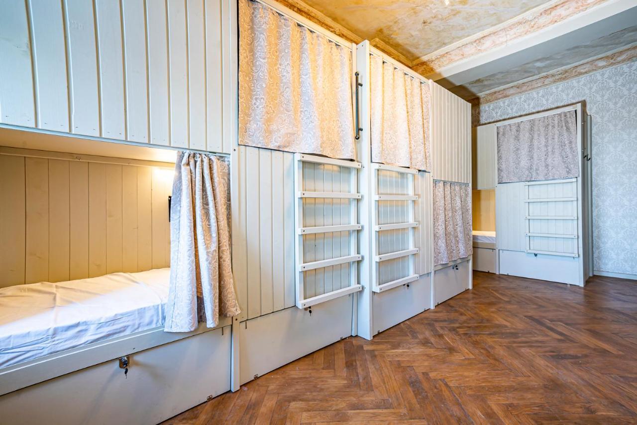 Blue Bird Hostel In Riga Old Town Екстериор снимка