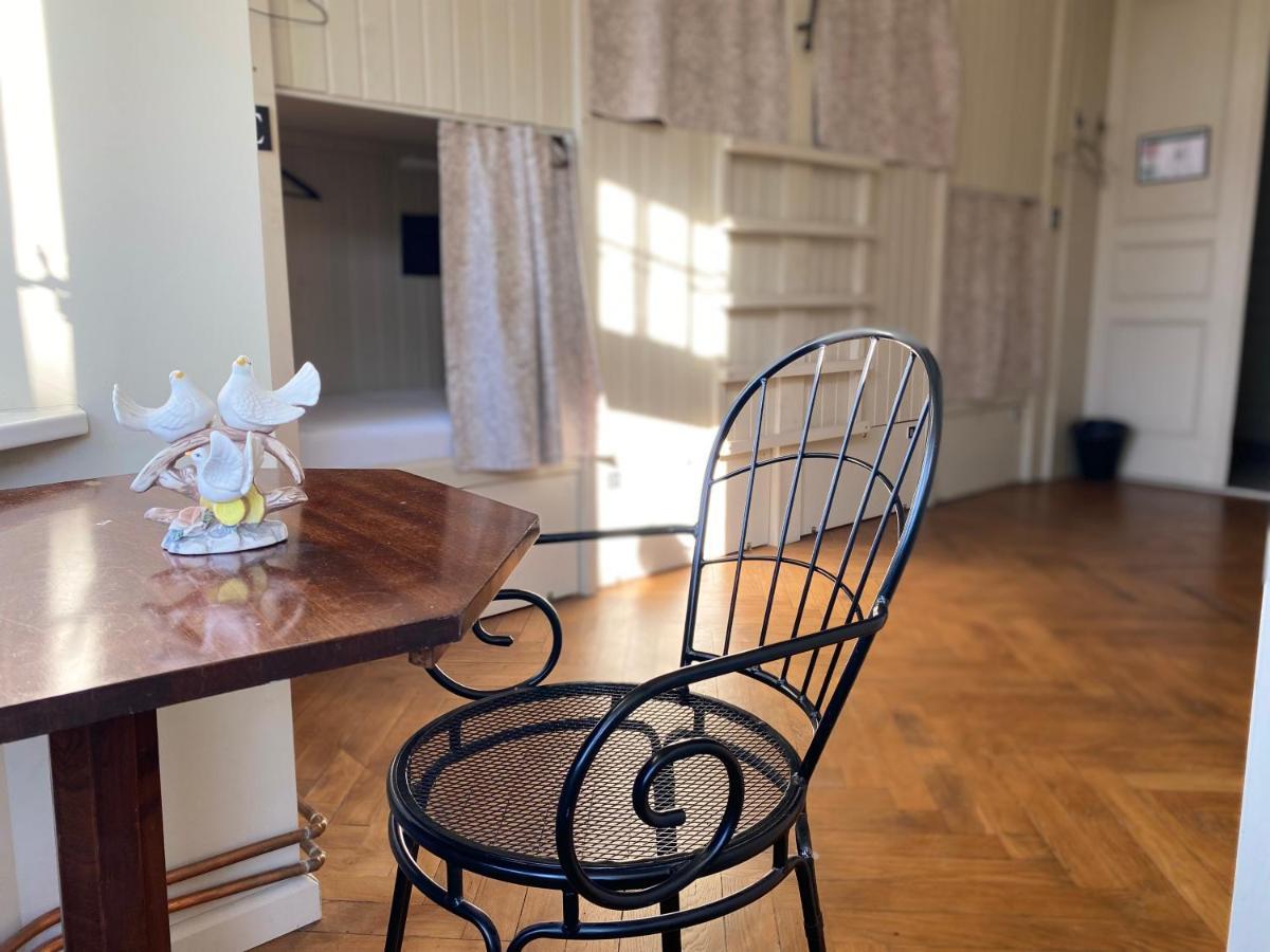 Blue Bird Hostel In Riga Old Town Екстериор снимка
